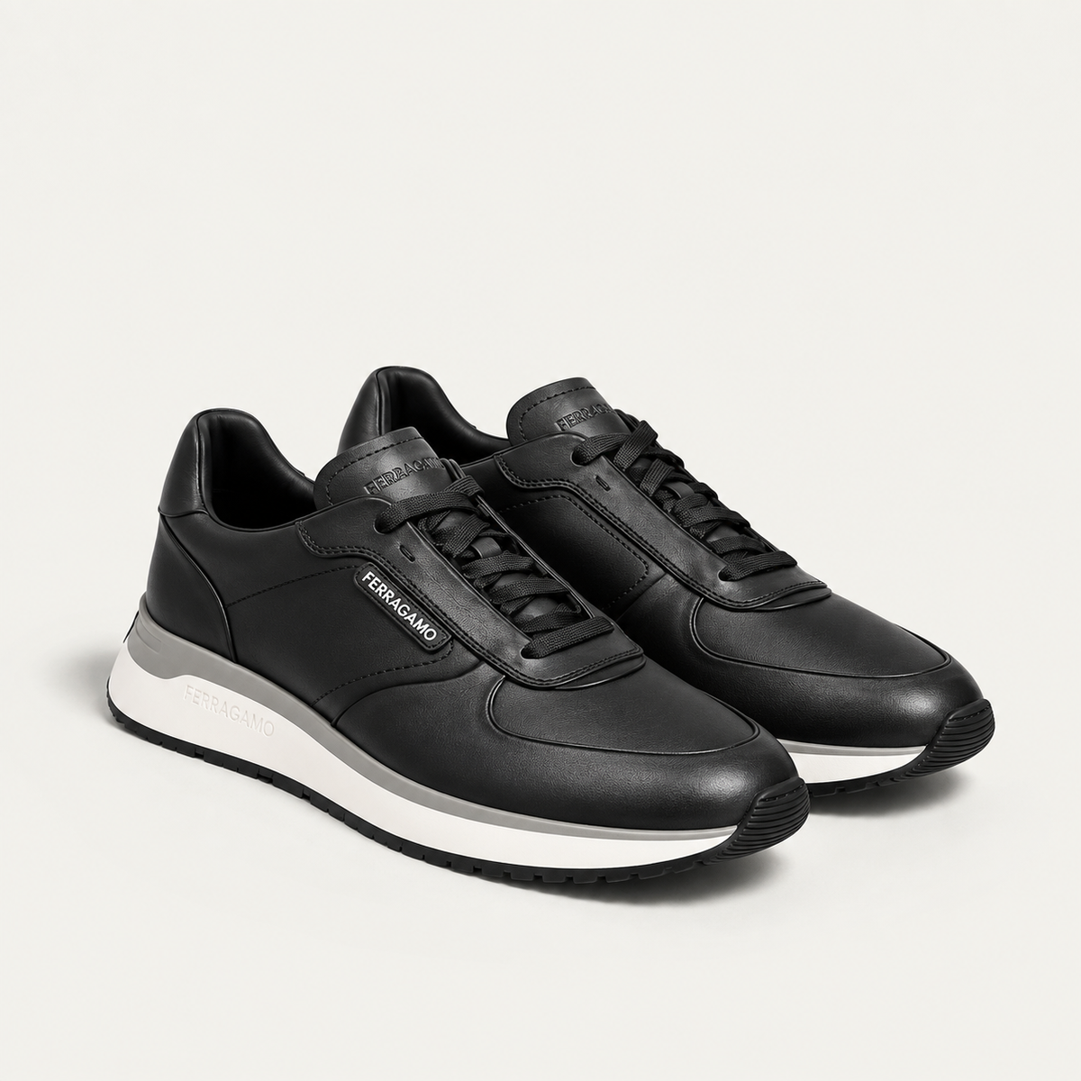 Sneakers noires à semelle blanche, style Ferragamo